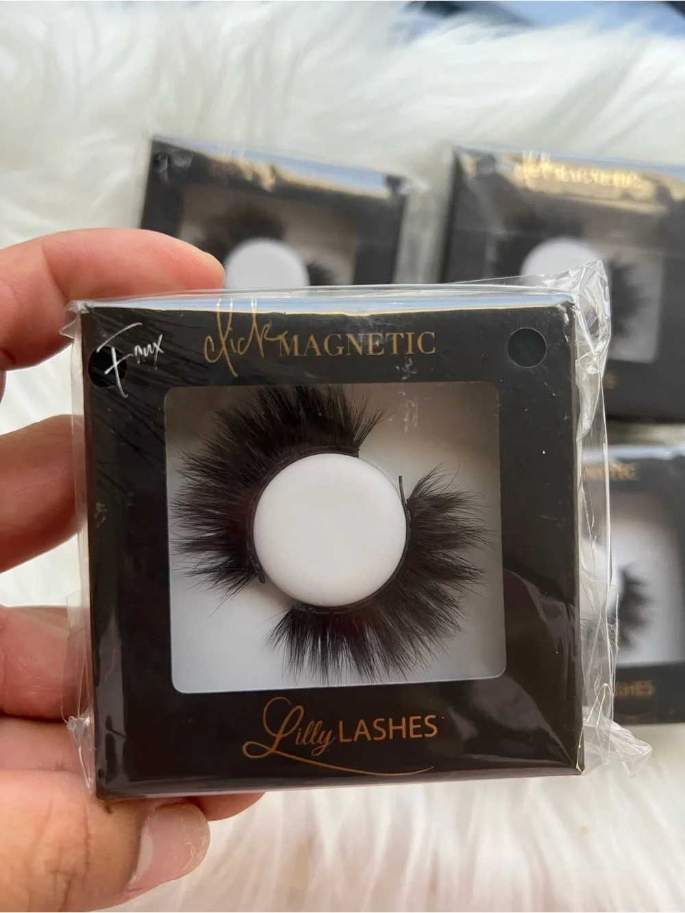 Lilly Lashes Magnetic Faux Mink Lashes — Black Dramatic Volume